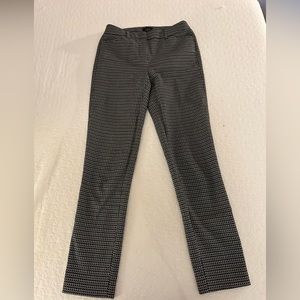 White House Black Market Slim Ankle Pants in 00 Long! Perfect for the office